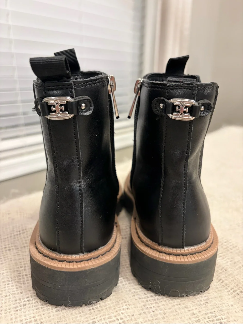 Sam Edelman KIDS' LAGUNA black CHELSEA BOOT size 1